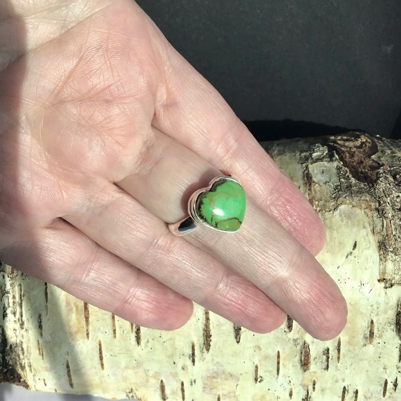 Green Turquoise Ring. Solid 925 Silver with Natural Green Turquoise Heart shape. - Picture 13 of 16